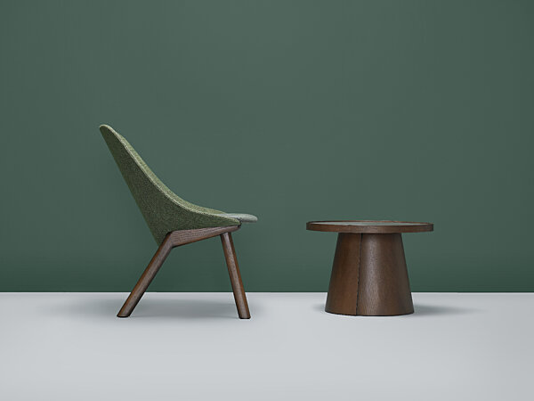 Penna Lounge with Small Round Table